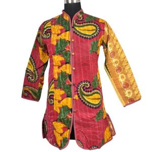 Chaqueta Vintage Kantha Acolchada a Mano Floral Algodón Diseño Reversible y Manga Completa para Otoño Invierno y Primavera - Product Image 1