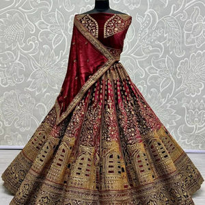 Hermosa novia Lehenga Choli con trabajo de parche de terciopelo en bordado - Product Image 1