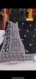 DESIGNER BLANC HEAVY GEORGETTE TOP AVEC TRAVAIL PALAZZO SUIT - Product Image 2