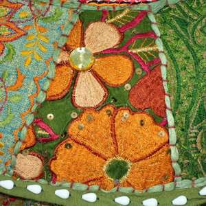 Housse de pouf décorative vintage en patchwork, ronde, brodée, en coton noir à motifs floraux - Product Image 3