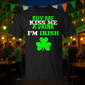 Compra para mí una bebida, soy irlandés, camiseta del Día de San Patricio con diseño de trébol verde - Product Image 3