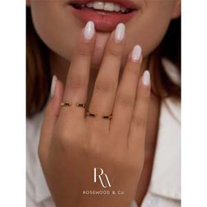 Anello a fascia aperta impermeabile con pavé nero anti-ossidazione, impilabile, semplice, idea regalo per lei - Product Image 5