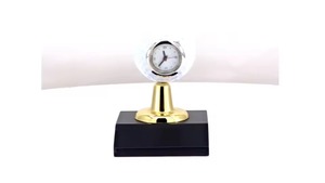 Tema de grillo dorado de alta demanda con soporte para bolígrafos y reloj para una elegancia atemporal en su escritorio disponible en suministro mundial - Product Image 3