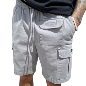 Short cargo pour hommes, vêtements d'été décontractés avec plusieurs poches, cordon de serrage à la taille, coupe confortable et approvisionnement en vrac personnalisé OEM - Product Image 1