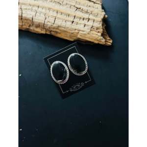 Boucles d'oreilles clous Navajo faites à la main en argent sterling et buffle blanc, incrustation d'onyx sertie clos - Product Image 3