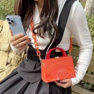 Petit sac carré pour femmes avec sac à bandoulière de créateur en acrylique tendance pour filles et femmes sac à bandoulière élégant pour femmes nouvel arrivage - Product Image 1