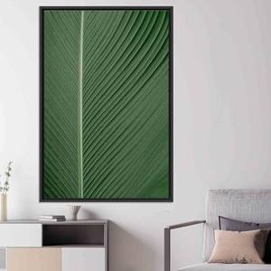 Toile d'art imprimée botanique : élégante décoration murale à motif de feuilles vertes, toile encadrée noire - Product Image 1