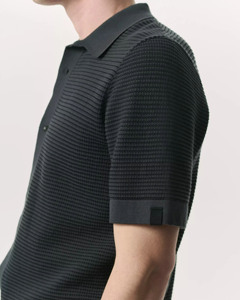 เสื้อโปโลผู้ชายผ้าดีไซเนอร์หายาก ทอแบบระบายอากาศ แห้งเร็ว สวมใส่สบาย แฟชั่นทันสมัย ปี 2026 ติดกระดุมเต็มตัว ดีไซน์ใหม่ - Product Image 4