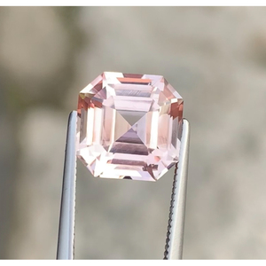 Topaze impériale rose naturelle de qualité supérieure, taille Asscher, 5,61 carats, 9,9x9,9x6,9 mm, provenant de la mine de Katlang, Pakistan - Product Image 1