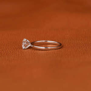 Bague de fiançailles en or massif plaqué 18 carats, coupe ronde, style classique de luxe avec diamant de laboratoire de coupe ronde, pour cadeau d'anniversaire - Product Image 3