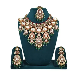 ชุดเครื่องประดับวินเทจ Kundan Polki ชุบทอง ประดับด้วยพลอยสีเขียวและลูกปัดเคลือบสีแดง สำหรับงานแต่งงานหรืองานเลี้ยง - Product Image 1