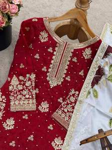 Colección de Trajes Étnicos Elegantes con Estampados Festivos - Product Image 6