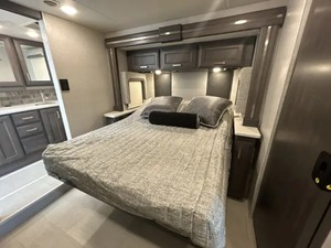 ผู้จำหน่ายรถบ้านมือสองปี 2023 ยี่ห้อ Thor Motor Coach รุ่น Palazzo Class A เครื่องยนต์ดีเซล ขนาด 37.5 ฟุต พร้อมขาย - Product Image 5