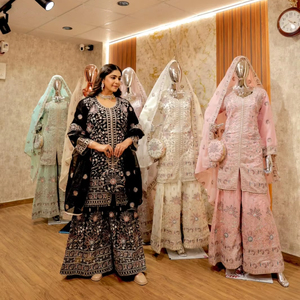 Ensemble élégant Gharara: Georgette étoile avec broderie avant et arrière, pierres Zarkan, Dupatta, sac à main et Jutti assorti - Product Image 1