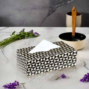 กล่องใส่กระดาษทิชชูทำมือ ดีไซน์หรูหราและมีสไตล์ ลายตารางสีดำ SANIYA HANDICRAFT รุ่น SH-3103 สำหรับตกแต่งบ้าน - Product Image 1