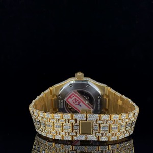 Reloj de Diamantes Moissanite con Baño de Oro de Alta Calidad para Eventos Sociales y Estilo Urbano, Disponible para la Venta - Product Image 3