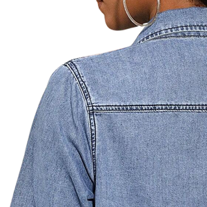Camisa de mujer de mezclilla de lavado claro con botones, manga larga, informal, holgada, 100% algodón, transpirable, de secado rápido, con dobladillo deshilachado - Product Image 4