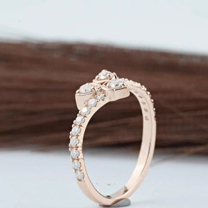 Bague de fiançailles en or rose pur 10 carats certifiée IGI, élégante, avec un design à trois fleurs, diamant de laboratoire cultivé, pavé, cadeau d'anniversaire - Product Image 2