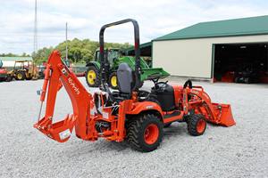 Tracteur compact Kubota BX23S série Mini Tracteur 4 roues motrices avec moteur et transmission automatique à roulements - Product Image 3