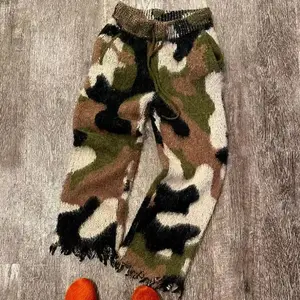 Pantalon de survêtement personnalisé en laine imprimé camouflage surdimensionné cordon de serrage Streetwear Fluffy Graphic Knit Track Sweat Flare pantalon pour hommes