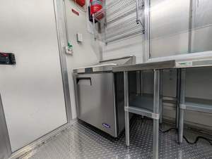 Remolque para Barbacoa Equipado de 20 pies con Refrigeración en Venta a un Precio Accesible. Mejor oferta de remolque para barbacoa - Product Image 6