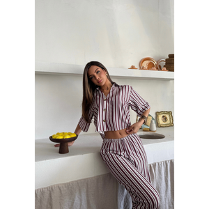 Conjunto de Top Corto a Rayas Borgoña y Pantalones Holgados de Modal para Mujer - Product Image 3