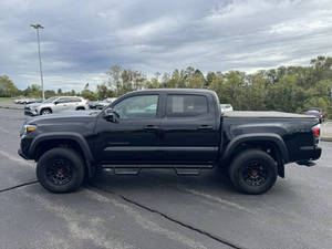 Usado 2017 T * oyota Tacoma TRD Sport - Product Image 2