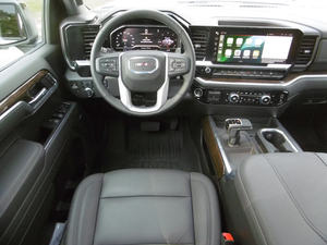 Offre promotionnelle : GMC Sierra 3.0 Eleva tion 2023 d'occasion, couleur noir/blanc, faible kilométrage - Product Image 2