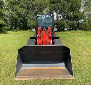 2023 pour chargeuse sur pneus compacte Kubota R640 avec moteur diesel 64 HP Capacité de 5.3 tonnes pour la manutention agricole - Product Image 1