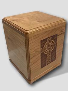 Urna Funeraria de Madera con Cruz Celta Grabada, Hecha a Mano, para Cremación, Nuevo Diseño de Urnas de Madera para Recuerdos - Product Image 5