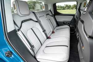 2024 R1T Adventure Edition AWD, Vehículo de Bajo Kilometraje, Transmisión Automática, Volante a la Izquierda, Combustible Gasolina/Eléctrico - Product Image 6