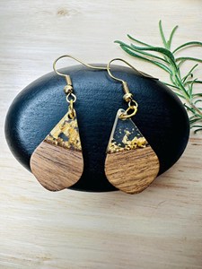 Aaliyan Impex Boucles d'oreilles en résine pour femmes Nouveau design Bois Résine Géométrique Creux Élégant Religieux Meilleur prix Cerceau personnalisé - Product Image 3