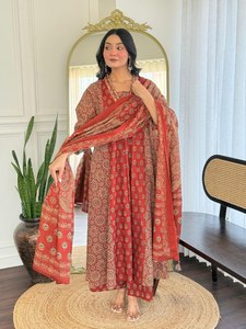 Lanzamiento de un Vestido Anarkali Festivo de Diseño Moderno, Tela de Algodón Puro con Hermoso Bordado de Lentejuelas - Product Image 6