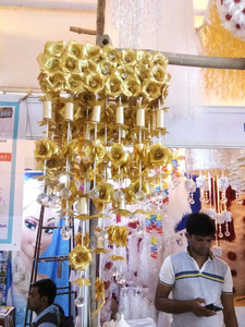 โคมไฟระย้าลูกแก้วสีอำพันแบบโบราณประดับด้วยดอกไม้ประดิษฐ์ใบไม้สำหรับตกแต่งในร่มหรือในงานแต่งงาน - Product Image 6