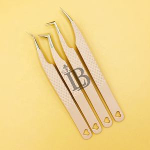 Pince à épiler pour extensions de cils Russian Volume, Mink, 65 degrés, manche cœur, pointe droite, style cœur, avec logo - Product Image 2