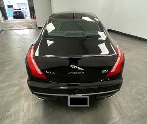 Increíble Jaguar XJ-Series XJL Portfolio AWD 2017 Usado en Perfectas Condiciones, con Poco Kilometraje, en Existencia, Ofrecido a un Precio Increíble - Product Image 2