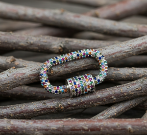 Conectores de Mosquetón con Cierre de Rosca en Plata de Ley 925 Chapada en Oro con Incrustaciones de Circonitas Multicolores, Sin Níquel ni Plomo - Product Image 3