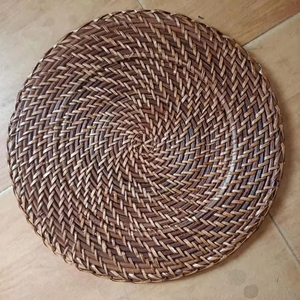 Assiette de présentation ronde en rotin tressé à la main pour table à manger, sous-assiette rustique écologique pour restaurant, hôtel, décoration d'événements - Product Image 1