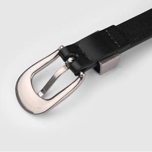 Vente en gros de ceinture en cuir PU pour hommes de style vintage avec logo personnalisé boucle ardillon motif en relief peau de vache matériel boîte-cadeau incluse - Product Image 4