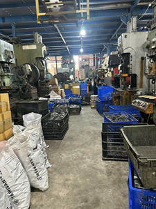 Disfrute de un potente rendimiento de cocción con una estufa de acero inoxidable diseñada para necesidades industriales. - Product Image 5