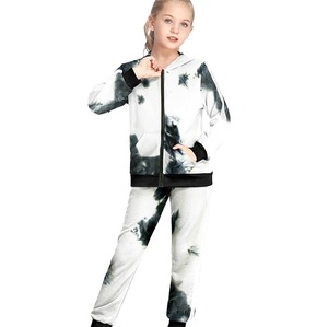 Conjunto Deportivo de 2 Piezas para Niñas con Estampado Tie Dye, Sudadera con Capucha y Cremallera Completa y Pantalones Jogger, Ropa Deportiva de Invierno - Product Image 1