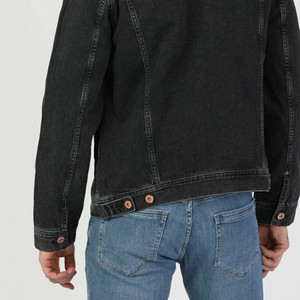 Chaqueta de mezclilla OEM personalizada para hombre, estilo desgastado de invierno, con parches de diamantes de imitación en la parte delantera, al por mayor - Product Image 4