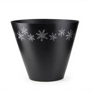 Collar de árbol de Navidad de metal artesanal con encanto rústico, ideal para esconder soportes de árboles y completar escenas festivas de vacaciones. - Product Image 1