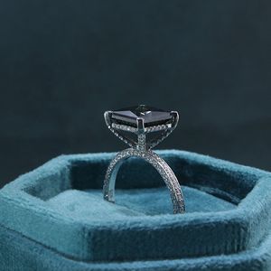 Anillo de compromiso de Halo oculto de corte redondo y princesa negra para mujer - Product Image 2