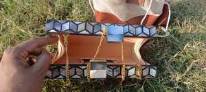 Bolso de Mano de Madera Premium con Incrustaciones de Nácar, Diseño Moderno de Inspiración Árabe, Regalo de Lujo para Eid y Ramadán, Hecho a Mano - Product Image 3