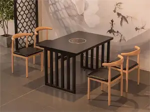 2つのモダンなレストラン家具用の小さな鍋バーベキューテーブルカスタマイズ可能な1セットの電気ダイニングテーブルミニダイニングルーム