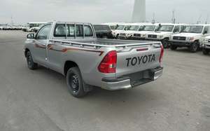 Pick-up Hilux d'occasion 2021, transmission intégrale, boîte automatique, turbo, conduite à droite, intérieur foncé, barres de toit en alliage d'aluminium, sièges en cuir - Product Image 6