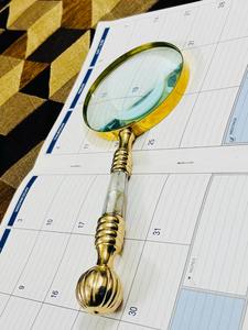 Lupa Vintage de 4'' con Mango de Latón Macizo y Nácar - Product Image 3