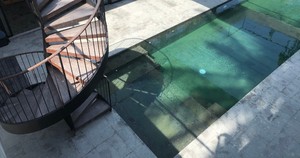 Carreaux de piscine en pierre de basalte vert de Bali, finition polie et brute, revêtement mural et sol - Product Image 3