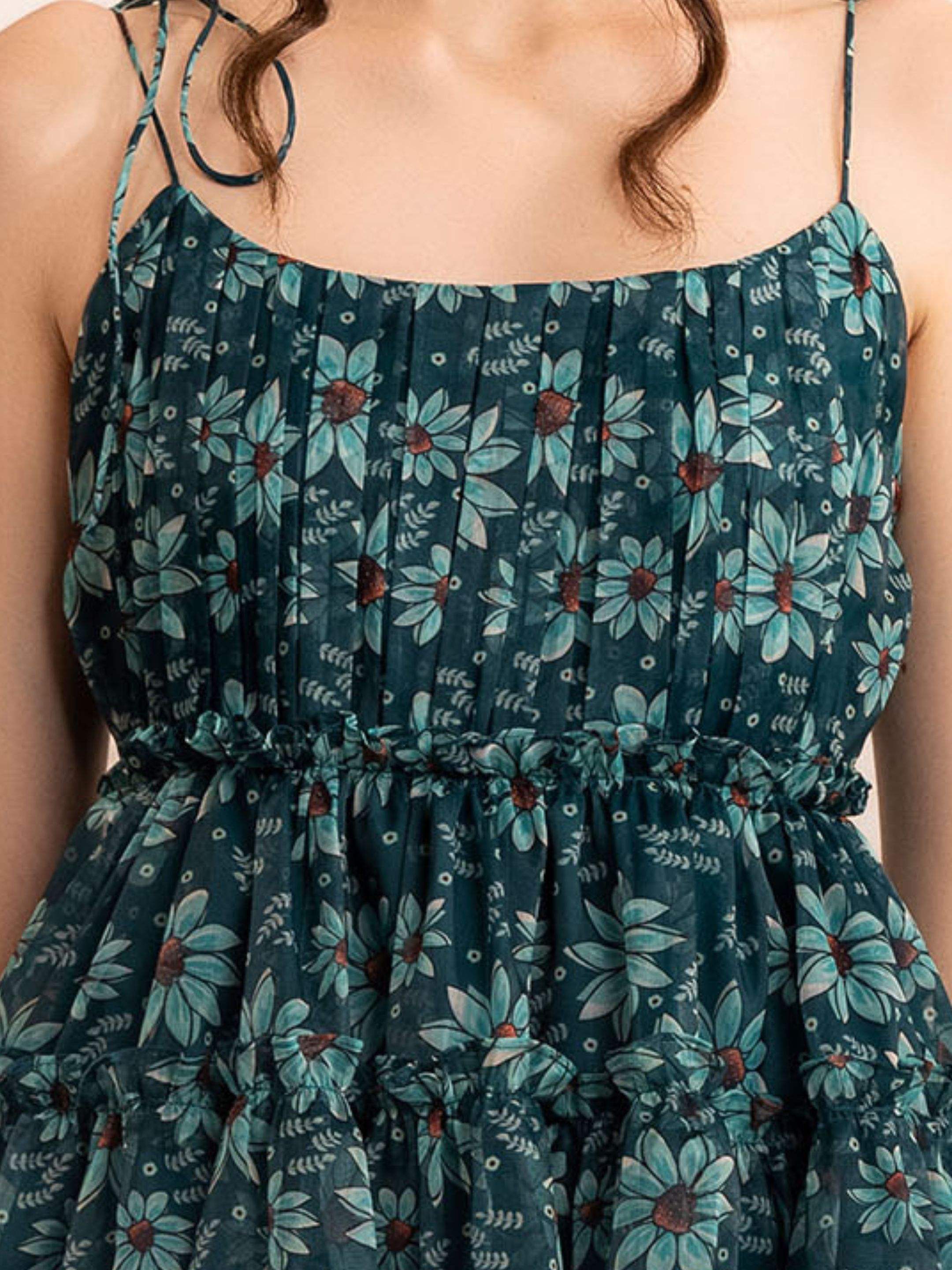 สีฟ้าน้ำทะเล